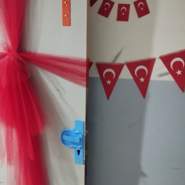 Üçgen Anahtarlı Kapı Sabitleme Kilit Sistemleri