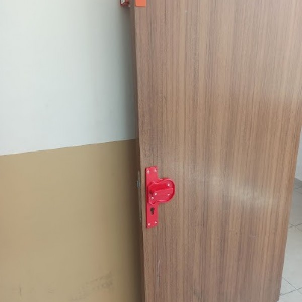 Düz Oluklu Bariyerli Kapı Kolları