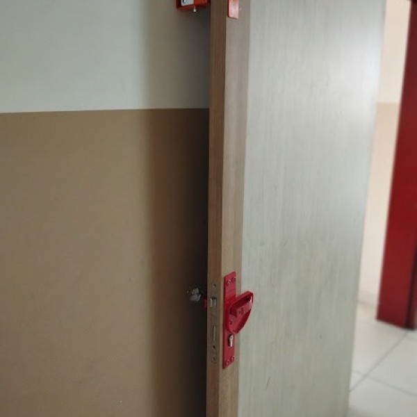 Üçgen Anahtarlı Kapı Sabitleme Kilit Sistemleri