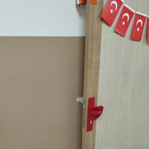 Üçgen Anahtarlı Kapı Sabitleme Kilit Sistemleri