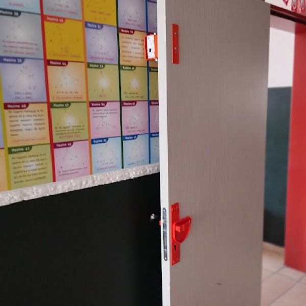 Üçgen Anahtarlı Kapı Sabitleme Kilit Sistemleri